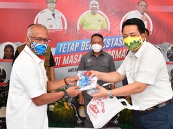 Kemenpora Serahkan 14.442 Paket Alat Pelindung Diri ke KONI NTB