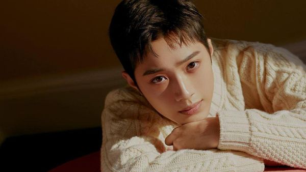 Foto-foto Lai Guanlin Merokok Hingga Berkencan yang Bikin Fans Marah