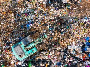 Gokil! Ada Tentara Hitam Dikerahkan Sulap Sampah Jadi Cuan