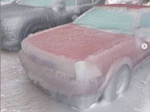 Cuaca Ekstrem yang Bikin Mobil Membeku di Russia