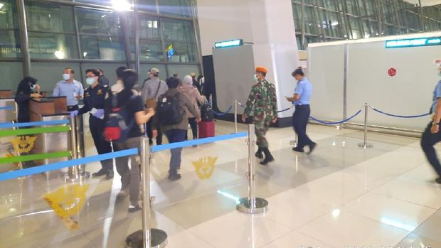 Momen Menteri KKP Edhy Prabowo Ditangkap KPK di Bandara Soetta.