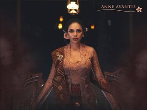 7 Gaya Anggun Nikita Mirzani Pakai Kebaya Klasik, Netizen Auto Pangling