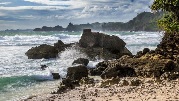 Pantai Batu Bengkung