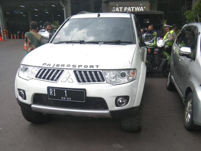 Penampakan mobil pelat RI 1 (Dok Istimewa) Penampakan mobil pelat RI 1 (Dok Istimewa)