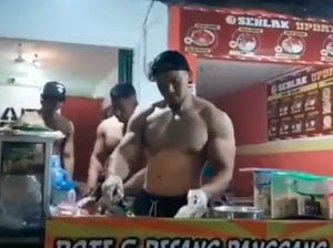 Pemilik Warkop dan Pecel Lele Ini Pamer Tubuh Atletis saat Layani Pelanggan