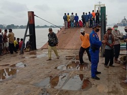 Kecelakaan Kapal Tongkang di Sungai Musi, Nakhoda Ditemukan Tewas