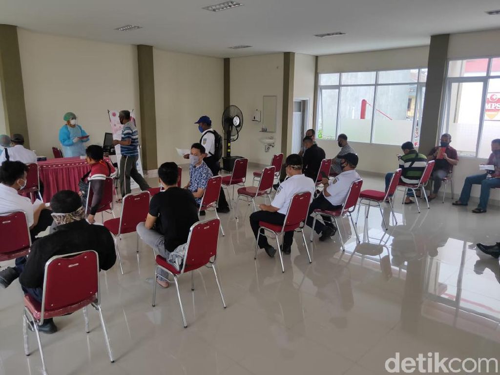 Masinis PT KA Daop 7 Positif COVID-19, Empat Keluarga di Blitar Ikut Terpapar Masinis PT KA Daop 7 Positif COVID-19, Empat Keluarga di Blitar Ikut Terpapar