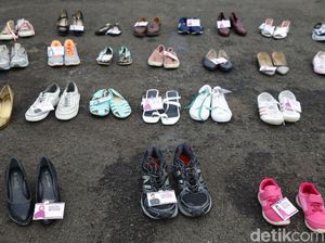 Ratusan Pasang Sepatu Mejeng di Depan DPR, Ada Apa?