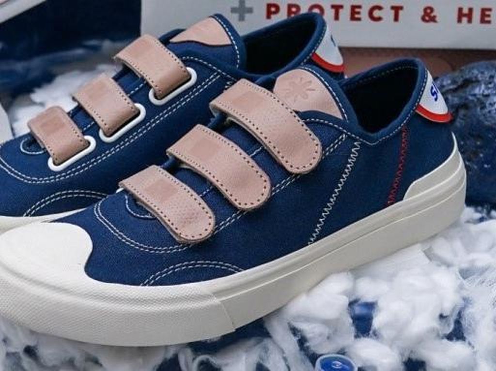Brand Lokal Rilis Sepatu Edisi Khusus dengan Aksen Plester Luka Brand Lokal Rilis Sepatu Edisi Khusus dengan Aksen Plester Luka