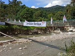 4 Bulan Nyeberang Sungai untuk Bertani, Kini Warga Maipi Punya Jembatan Lagi