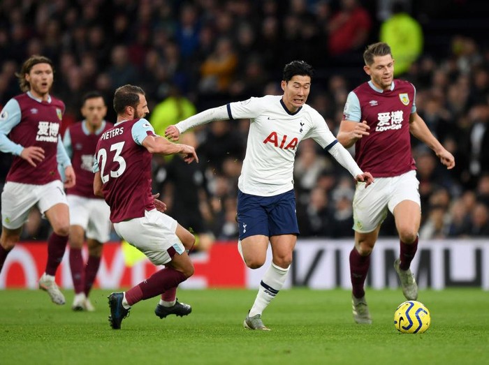 LONDON, ENGLAND - DECEMBER 07: Heung-Min Son of Tottenham Hotspur breaks past Erik Pieters of Burnley to go on and score his teams third goal during the Premier League match between Tottenham Hotspur and Burnley FC at Tottenham Hotspur Stadium on December 07, 2019 in London, United Kingdom. (Photo by Shaun Botterill/Getty Images)