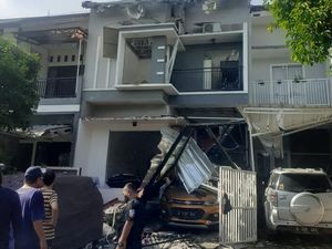 Tabung Gas 12 Kg Meledak di Bekasi, Rumah-Mobil Rusak Tabung Gas 12 Kg Meledak di Bekasi, Rumah-Mobil Rusak