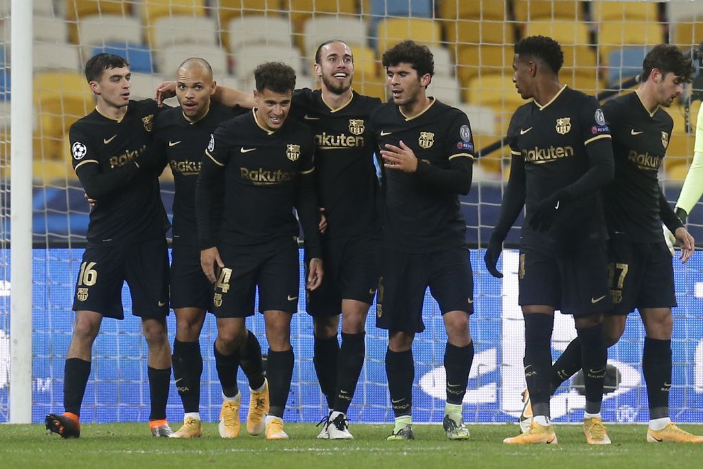 Barcelona's Martin Braithwaite, second left, celebrates with his teammates after scores his side's second goal during the Champions League group G soccer match between Dynamo Kyiv and FC Barcelona at the Olimpiyskiy Stadium in Kyiv, Ukraine, Tuesday, Nov. 24, 2020. (AP Photo/Efrem Lukatsky)