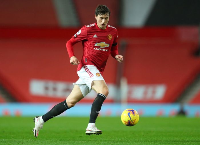Victor Lindelof, Aaron Wan-Bissaka MANCHESTER, ENGLAND - NOVEMBER 21: Victor Lindelof of Manchester United during the Premier League match between Manchester United and West Bromwich Albion at Old Trafford on November 21, 2020 in Manchester, England. Sporting stadiums around the UK remain under strict restrictions due to the Coronavirus Pandemic as Government social distancing laws prohibit fans inside venues resulting in games being played behind closed doors. (Photo by Catherine Ivill/Getty Images)