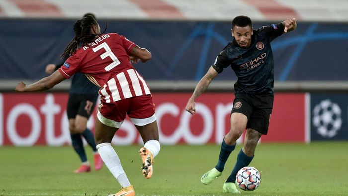 PIRAEUS, GREECE - NOVEMBER 25: Gabriel Jesus of Manchester City is challenged by Ruben Semedo of Olympiacos FC during the UEFA Champions League Group C stage match between Olympiacos FC and Manchester City at Karaiskakis Stadium on November 25, 2020 in Piraeus, Greece. Football Stadiums around Europe remain empty due to the Coronavirus Pandemic as Government social distancing laws prohibit fans inside venues resulting in fixtures being played behind closed doors. (Photo by Milos Bicanski/Getty Images)
