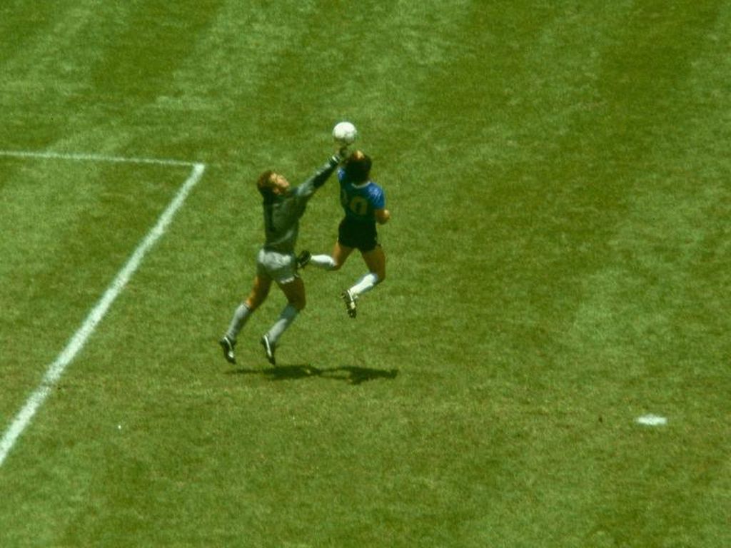 Eks Wasit Ini Kenang Lagi Gol Tangan Tuhan Maradona di Piala Dunia 1986