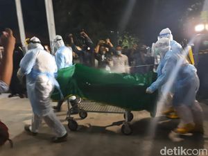 Bupati Situbondo Meninggal Setelah 3 Hari Berjuang Melawan COVID-19 Bupati Situbondo Meninggal Setelah 3 Hari Berjuang Melawan COVID-19