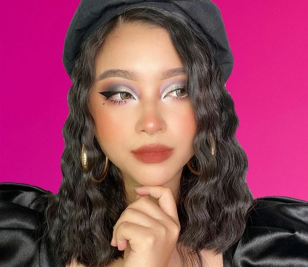 Cindercella dengan makeup cat eye look/Foto: Instagram/cindercella Cara agar mata terlihat terbuka dengan makeup