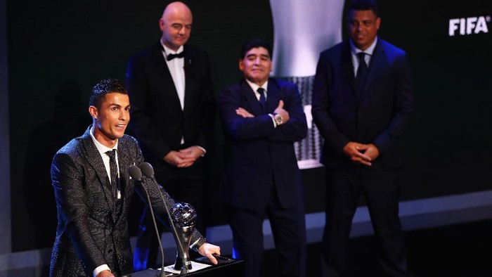 LONDON, ENGLAND - OCTOBER 23:  Cristiano Ronaldo of Portugal and Real Madrid CF wins The best Fifa mens player as Diego Maradona, Gianni Infantino and Ronaldo look on during The Best FIFA Football Awards Show on October 23, 2017 in London, England.  (Photo by Michael Steele/Getty Images)
