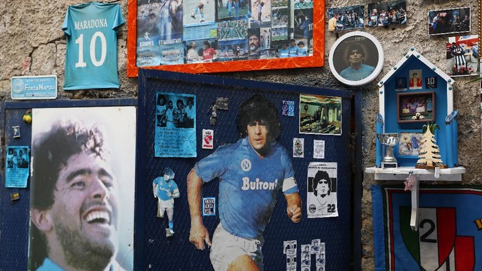 NAPLES, ITALY - FEBRUARY 25: Street art showing ex Napoli player Diego Maradona in the city of Naples ahead of the UEFA Champions League round of 16 first leg match between SSC Napoli and FC Barcelona at Stadio San Paolo on February 25, 2020 in Naples, Italy. (Photo by Michael Steele/Getty Images)