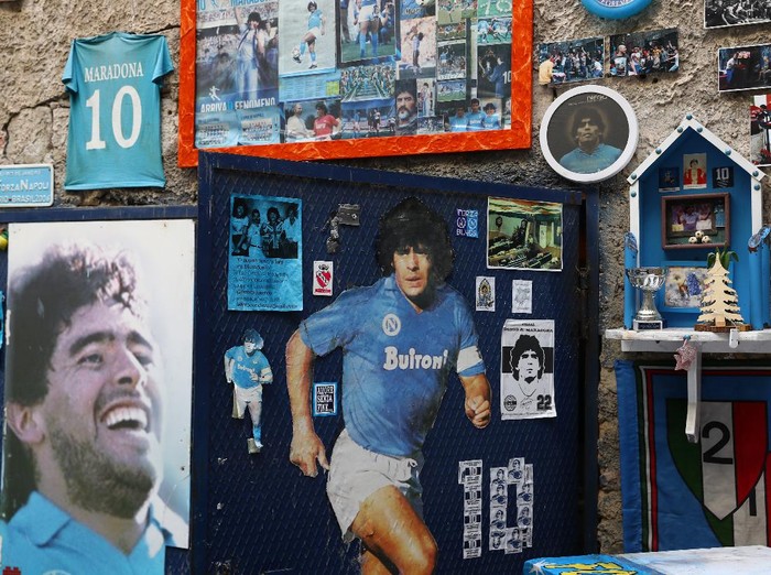 NAPLES, ITALY - FEBRUARY 25: Street art showing ex Napoli player Diego Maradona in the city of Naples ahead of the UEFA Champions League round of 16 first leg match between SSC Napoli and FC Barcelona at Stadio San Paolo on February 25, 2020 in Naples, Italy. (Photo by Michael Steele/Getty Images)