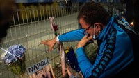 Maradona adalah sosok yang berhasil membawa Napoli terbang tinggi di dunia sepakbola. (Foto: Getty Images/Ivan Romano)