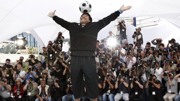 FILE - In this May 20, 2008 file photo former Argentine soccer player Diego Maradona poses during the photo call for the documentary 