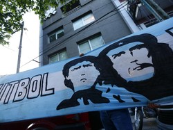 Maradona dan Orang-orang di Persimpangan Kiri Jalan