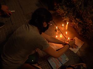 Lilin Kecil dari Suporter untuk Mendiang Diego Maradona