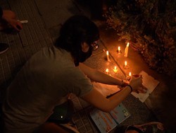 Lilin Kecil dari Suporter untuk Mendiang Diego Maradona