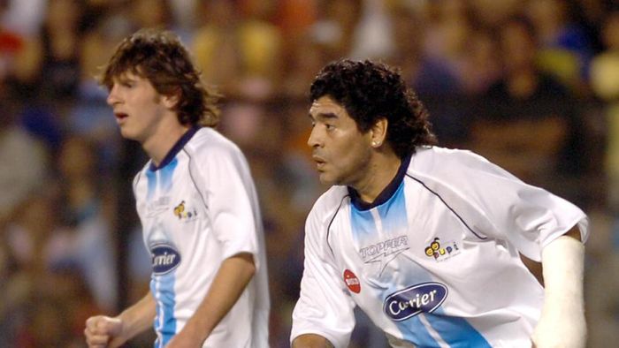 FBL-ARGENTINA-FRIENDLY-MARADONA-MESSI Argentine former football legend Diego Maradona (R) and Lionel Messi run during the friendly match