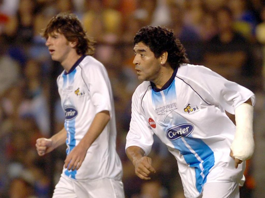 Sudah Tahu Lionel Messi dan Maradona Pernah Main Bareng? Sudah Tahu Lionel Messi dan Maradona Pernah Main Bareng?