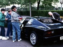 Cerita Diego Maradona Minta Ferrari Warna Hitam yang Ada AC dan Stereo