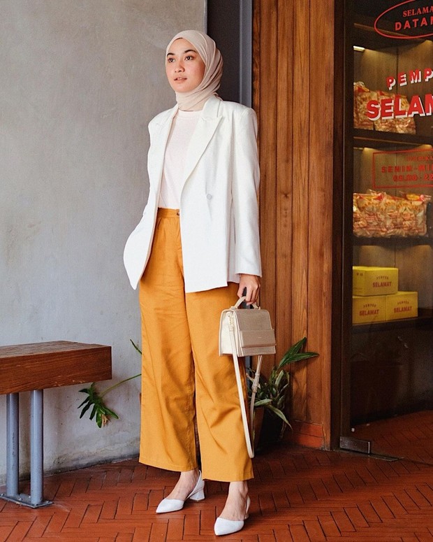 Inspirasi outfit kuning untuk hijabers.
