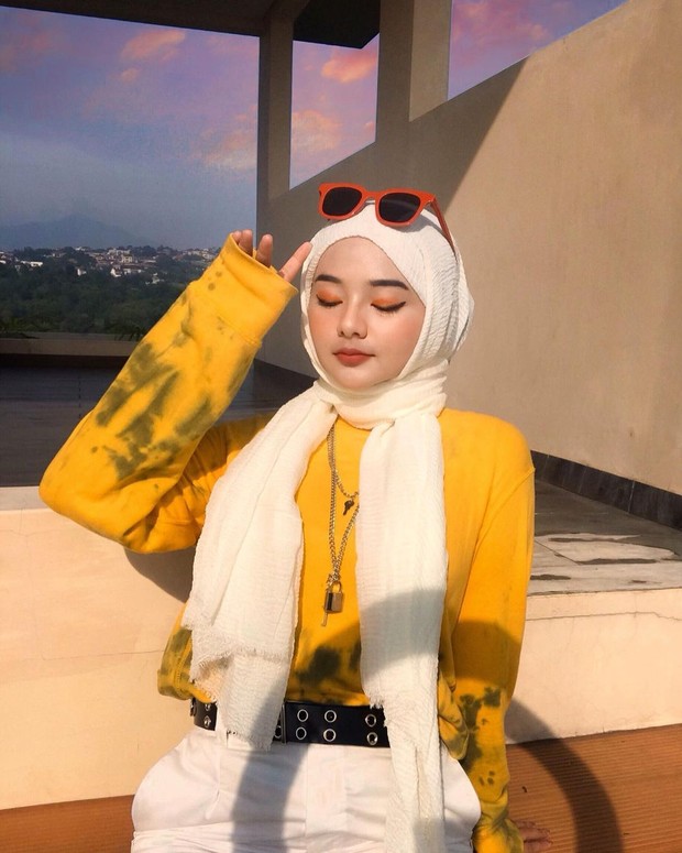 Inspirasi outfit kuning untuk hijabers.