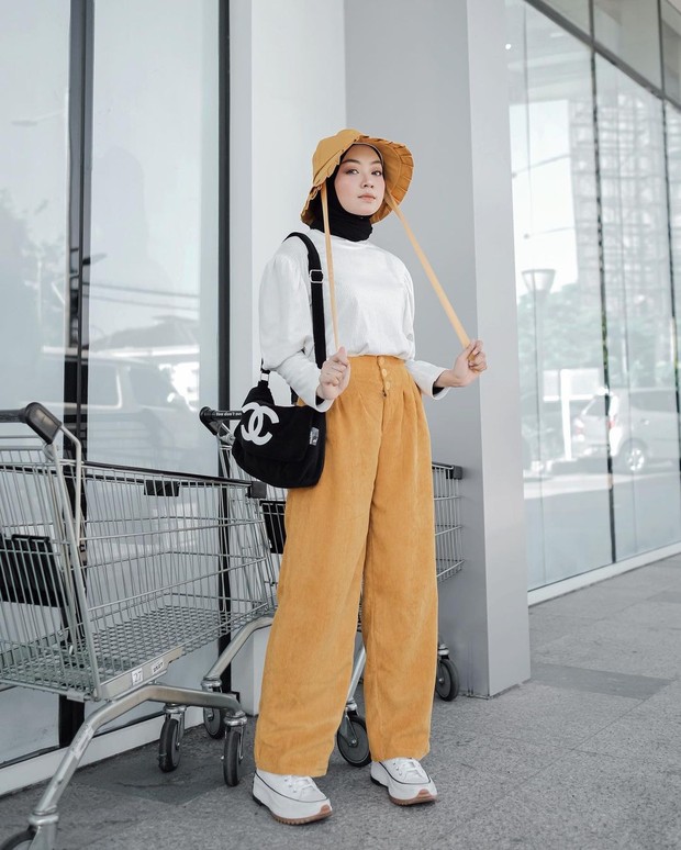 Inspirasi outfit kuning untuk hijabers.