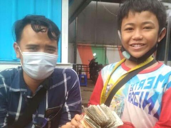 Bocah 11 tahun bernama Gilang Sabil Ramahdan yang menjadi tulang punggung keluarga