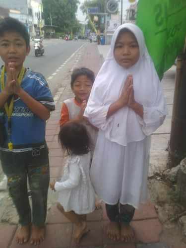 Kisah Gilang Sabil Ramahdan yang menjadi tukang parkir dan jualan gorengan