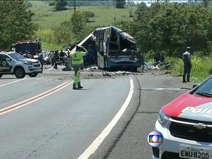 Horor! Truk Vs Bus di Brasil, 40 Orang Tewas Horor! Truk Vs Bus di Brasil, 40 Orang Tewas