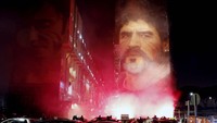 Kisah manis itu tentu sulit untuk dilupakan Napoli dan seluruh warga di kota Naples. Maradona bahkan sudah seperti dewa untuk orang-orang di sana. Fabio Sasso/LaPresse via AP.