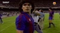 Diego Maradona sukses di Napoli, dan membuat Barcelona mendatangkannya pada 1982. Masih muda saat ini, Maradona diberi nomor 10 namun kariernya tak berjalan mulus. Meski punya talenta, Barcelona gerah dengan kelakuannya saat itu sehingga ia cuma dua musim di Spanyol dan kembali ke Napoli. (Foto: Dok. Dugout)