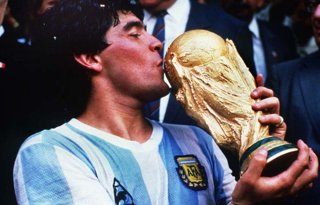 Diego Maradona tutup usia pada Rabu (25/11) malam. Legenda sepakbola Argentina itu mencuri atensi publik lewat permainannya di laga Piala Dunia 1986 silam.