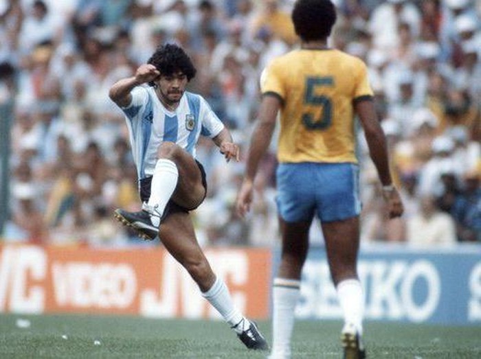 Diego Maradona tutup usia pada Rabu (25/11) malam. Legenda sepakbola Argentina itu mencuri atensi publik lewat permainannya di laga Piala Dunia 1986 silam.