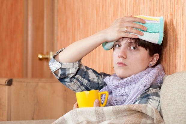 Mengkompres Dahi/Foto : freepik.com Mengkompres Dahi