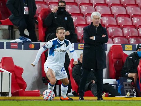 LIVERPOOL, ENGLAND - NOVEMBER 25: Gian Piero Gasperini, Head Coach of Atalanta B.C. looks on as Alejandro Gomez of Atalanta B.C. controls the ball during the UEFA Champions League Group D stage match between Liverpool FC and Atalanta BC at Anfield on November 25, 2020 in Liverpool, England. Sporting stadiums around the UK remain under strict restrictions due to the Coronavirus Pandemic as Government social distancing laws prohibit fans inside venues resulting in games being played behind closed doors. (Photo by Jon Super - Pool/Getty Images)