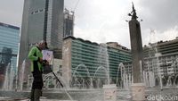 Perawatan Rutin Bundaran Tugu Selamat Datang