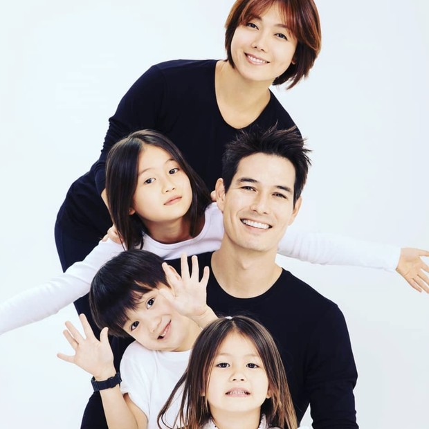 Ricky Kim bersama istri dan anak-anaknya / Foto: instagram.com/taetaefamilyofficial Ricky Kim bersama istri dan anak-anaknya / Foto: instagram.com/taetaefamilyofficial