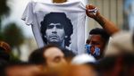 Saat Warga Argentina Padati Halaman Istana Presiden Demi Maradona