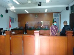 Hakim Absen Sidang, Pembacaan Vonis Bos PS Store Ditunda Pekan Depan