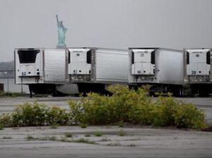 Mengerikan! Deretan Truk Berisi Ratusan Mayat Korban COVID-19 Belum Dikubur di New York